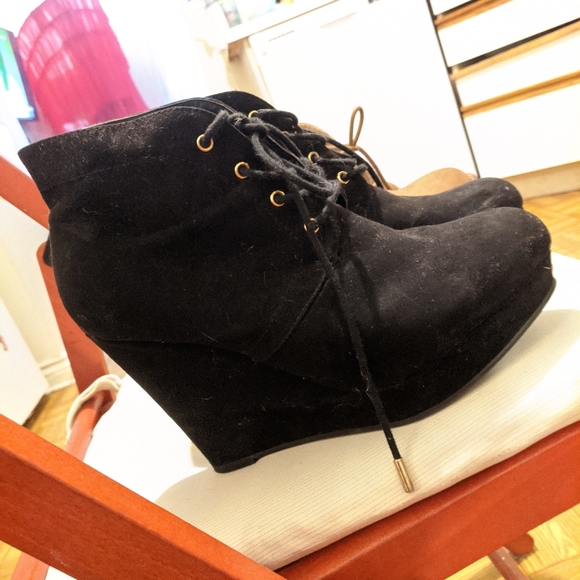 XS Talula Sequin Crop Top - Picture 3 of 5